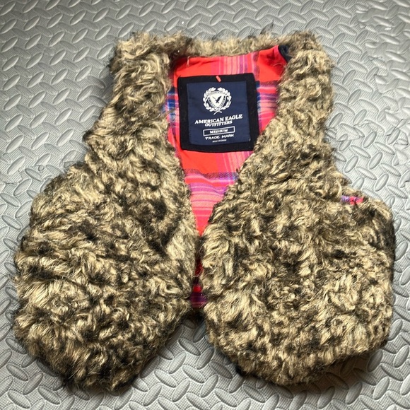 American Eagle Outfitters Jackets & Blazers - American Eagle Outfitters Women’s Faux Fur Vest Brown Size M